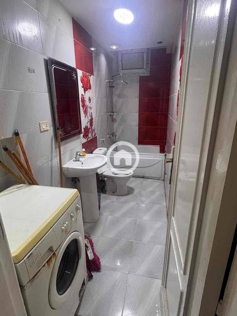 4 d1478c53-de96-49fc-80cc-a710f486578d. jpg