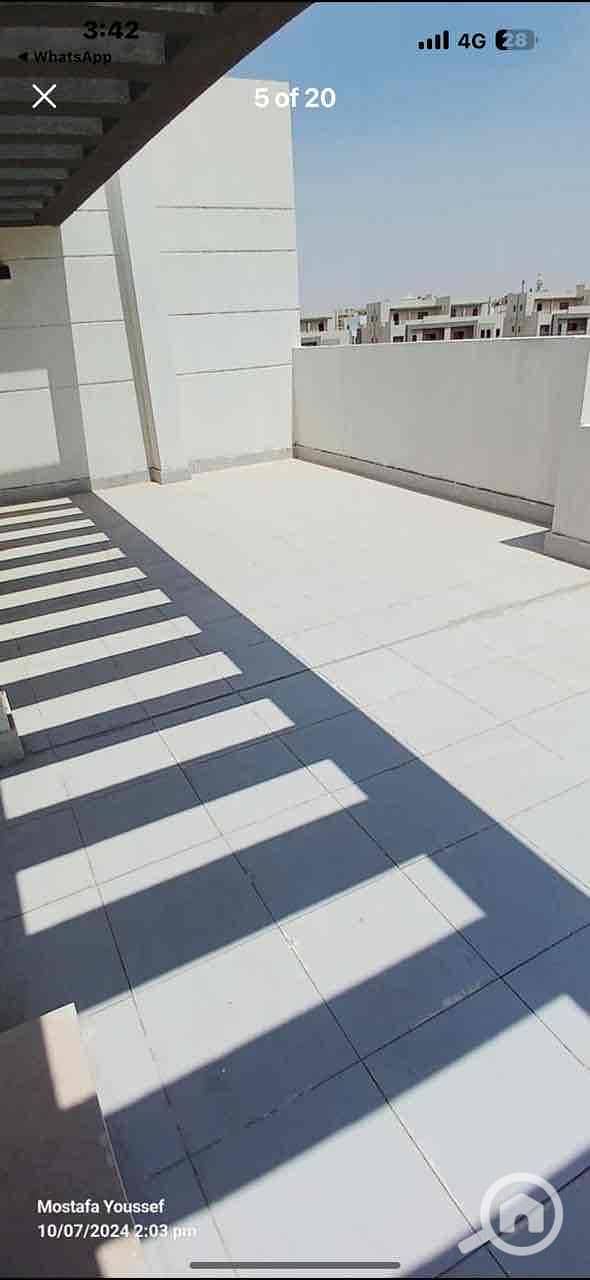 2 c4950b1b-3ed6-4f7d-8831-e50bcec5af35. jpg