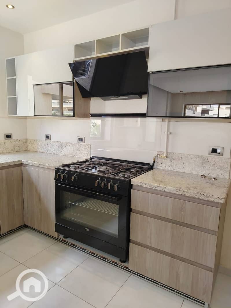 4 86de4c3d-7653-481f-a4c2-fbf4b8733bb8. jpg