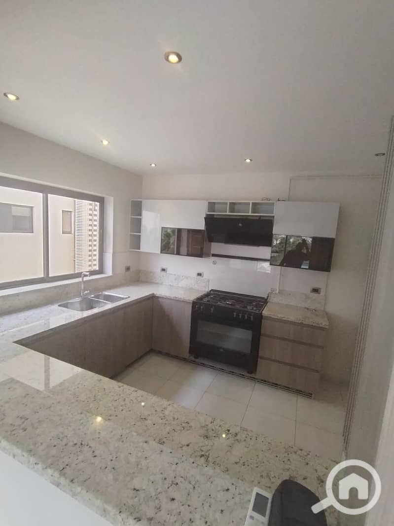 5 1ea85d7a-3fb3-4c6d-8c45-8b640c71a042. jpg