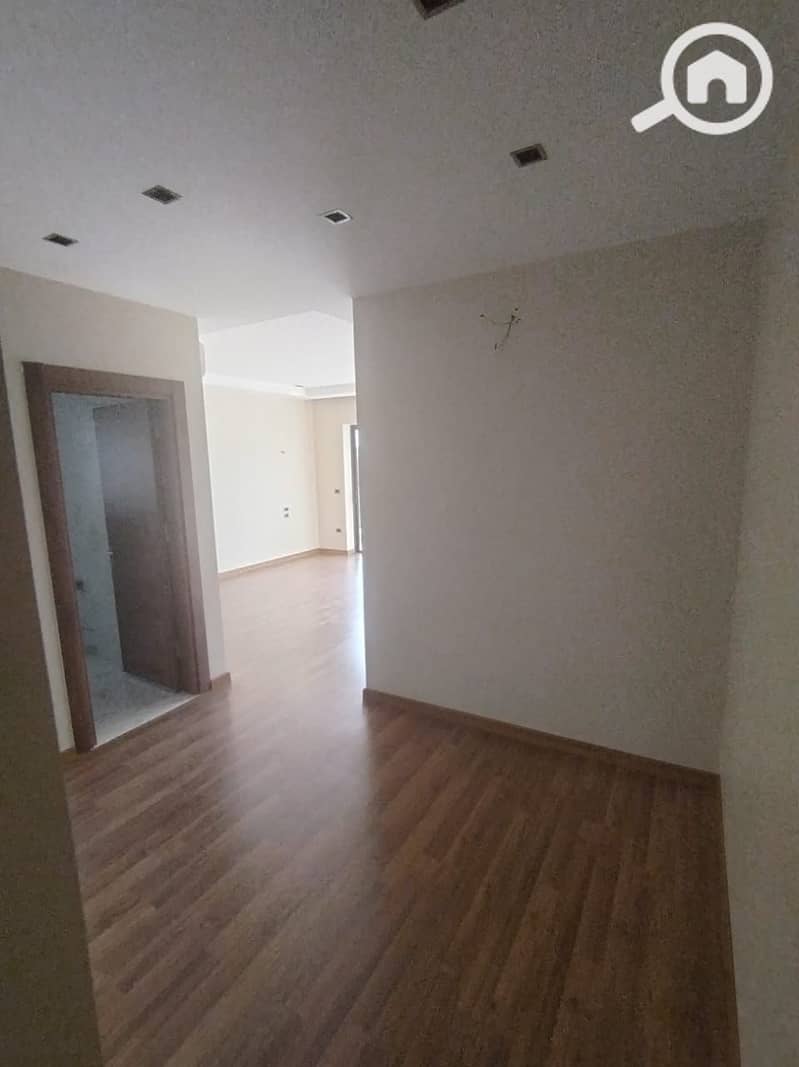 15 f96c40ba-2f17-42b2-8f18-9713d8899263. jpg