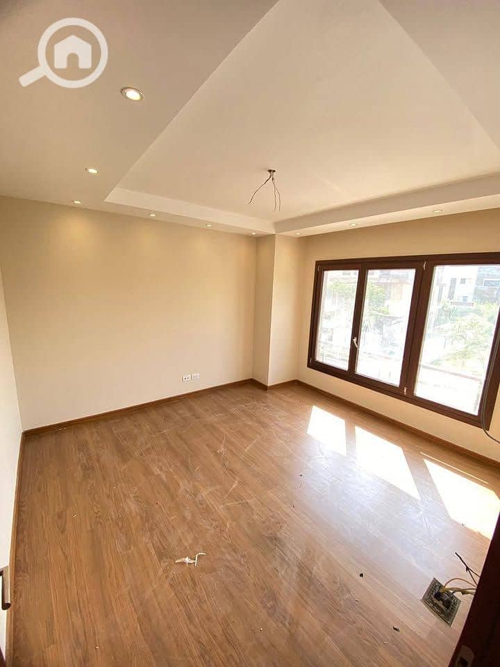 3 b886430b-343c-4454-96bc-55a162d5148a. jpg