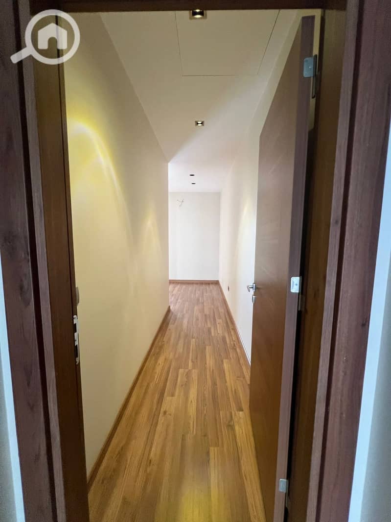 7 1356e8cd-90f6-43bc-ba46-c7f4472f8547. jpeg