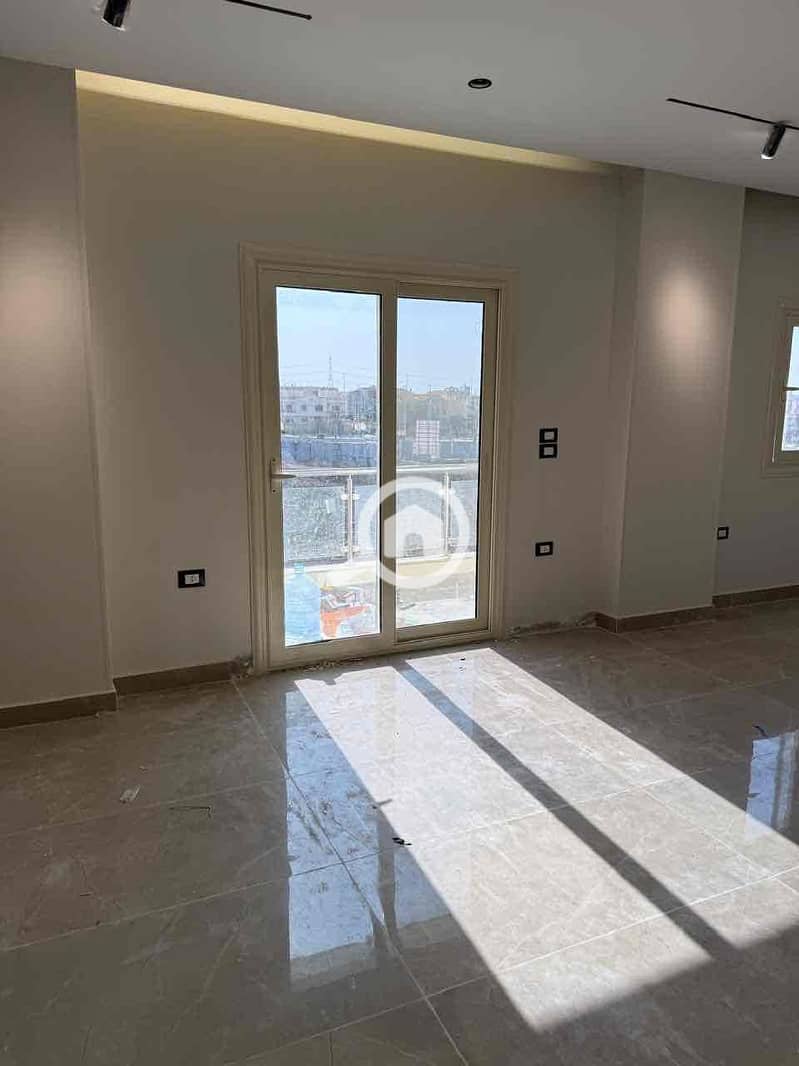 7 a976e8d5-5c21-4276-af26-c5f01b56c38a. jpg