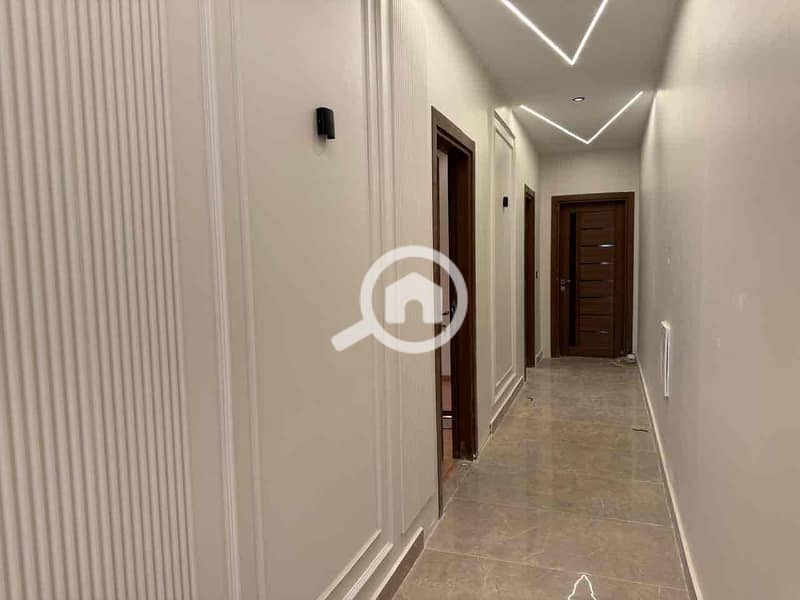 10 10725b3c-cef2-4254-a27c-497bca8a8919. jpg