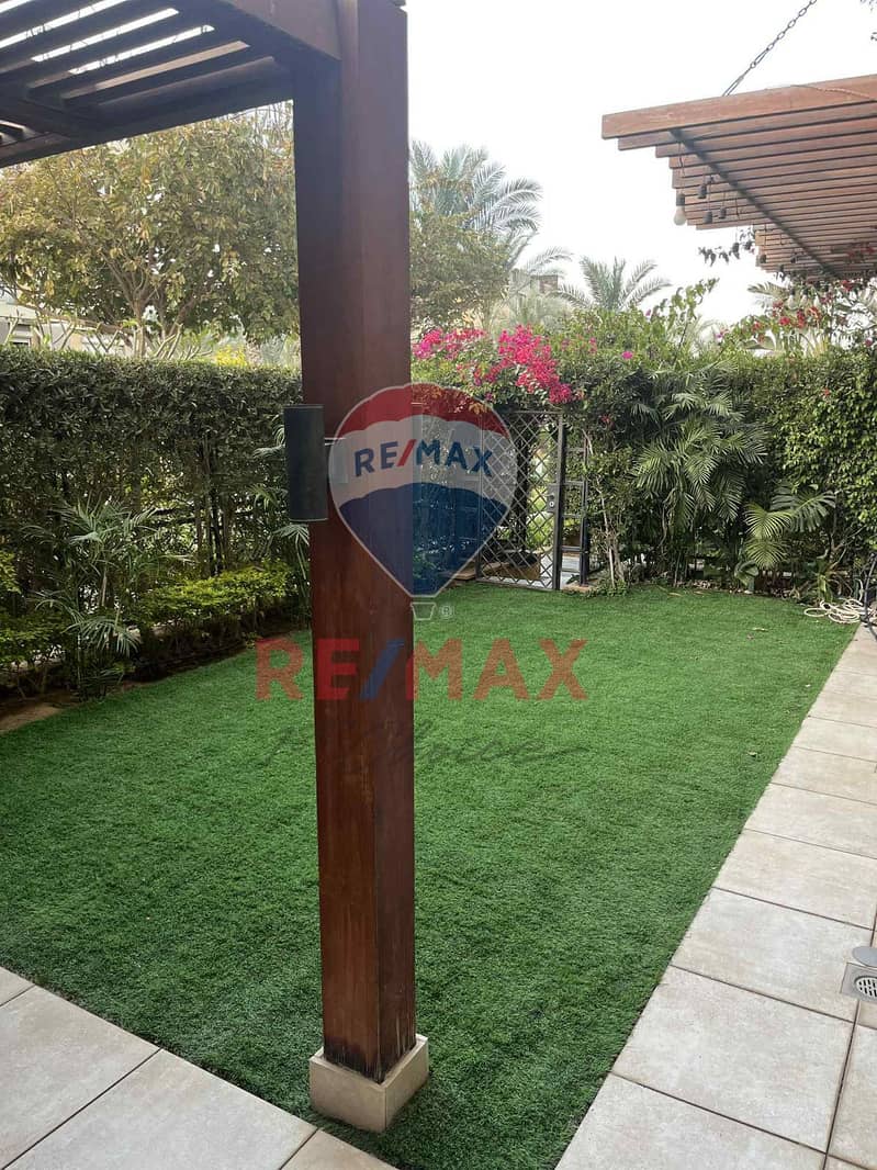 3 e98bfca3-5b42-42e2-8c95-82b61ef3e534. jpg