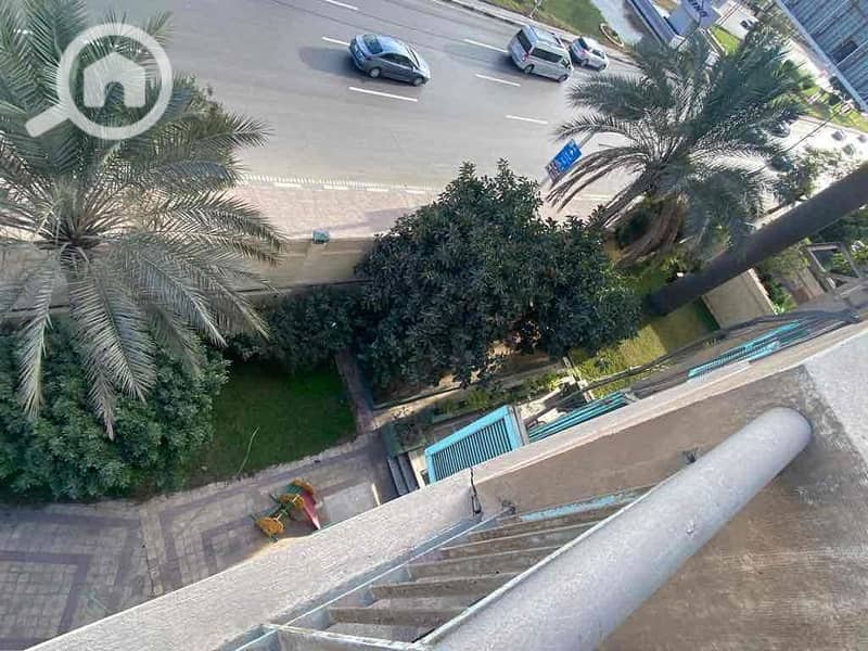 8 4c68319a-3f1c-4d56-a244-8347c239e661. jpg