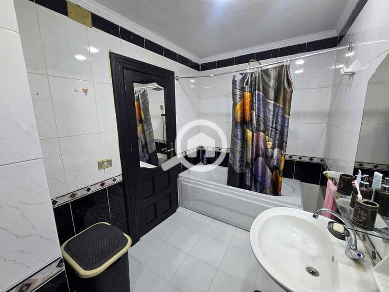 10 c6bf17ec-73d7-4d0f-93ad-276f1fbad562. jpg