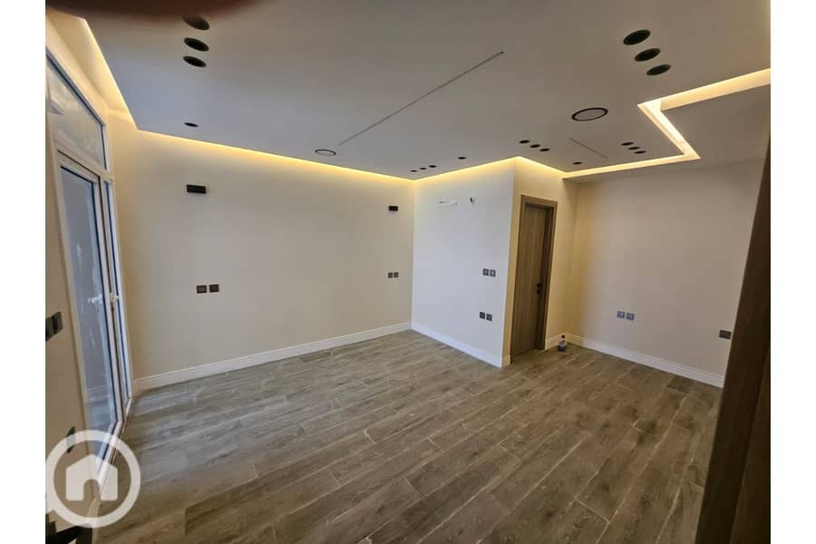 4 WhatsApp Image 2025-11-04 at 1.39. 37 PM (3). jpeg