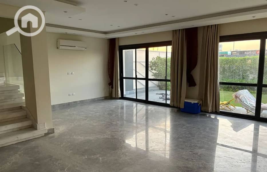 3 7470113-f0e1eo_1400x900. jpg