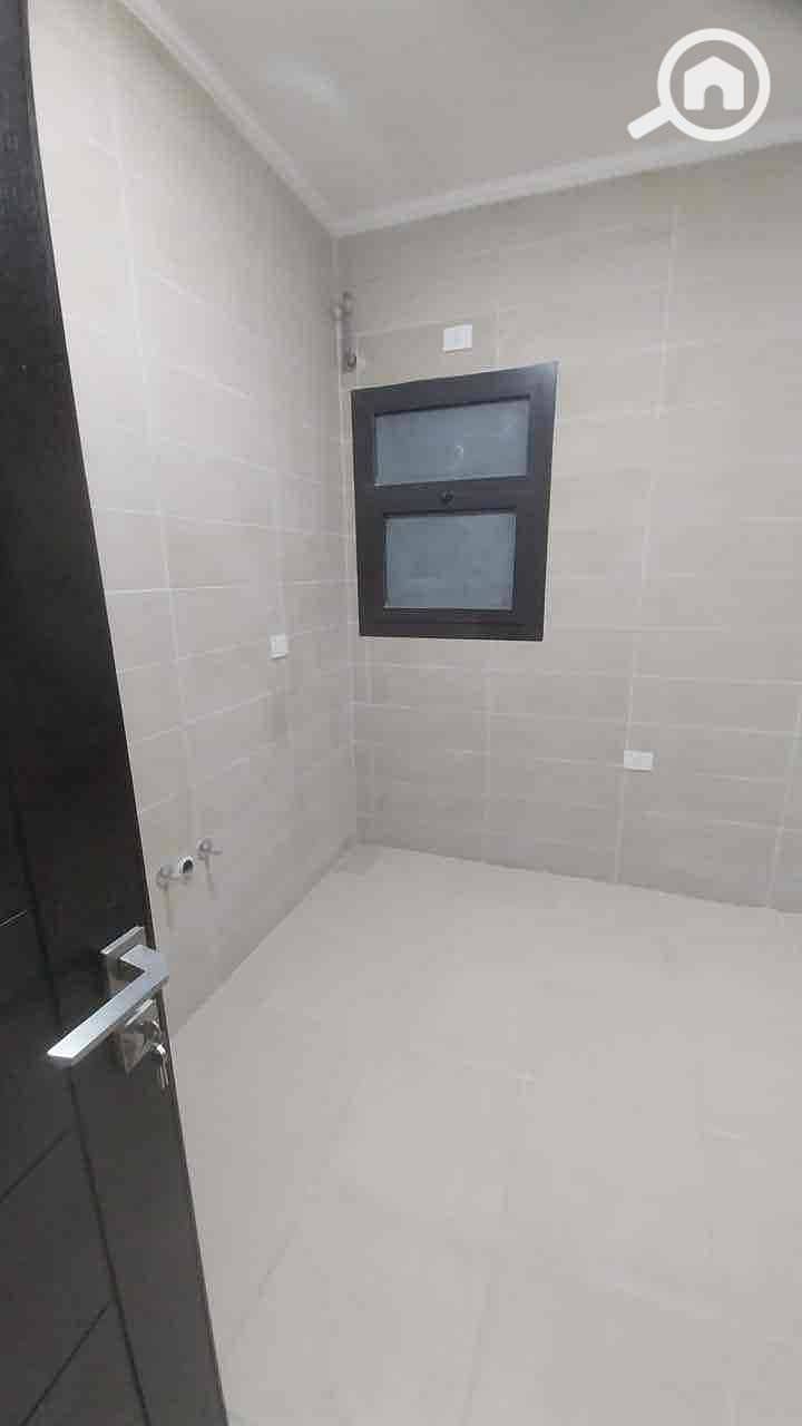 10 2b2d790e-9505-4dce-a3bc-fffde2e2da11. jpg