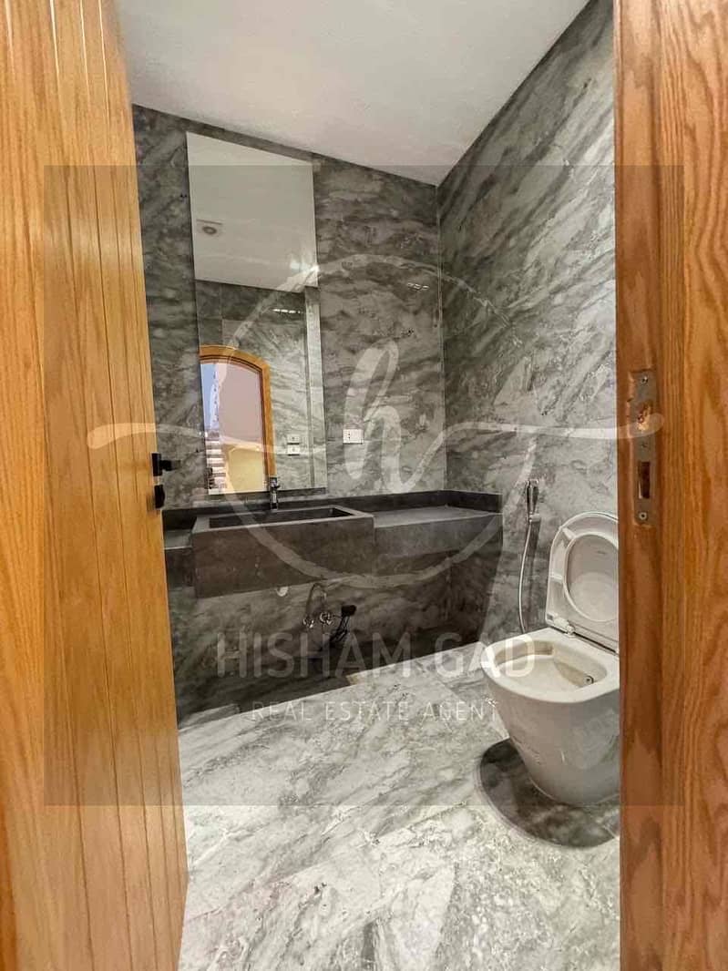 8 84ea8579-9f23-478e-a9f3-fee77e8a7a8b. jpg