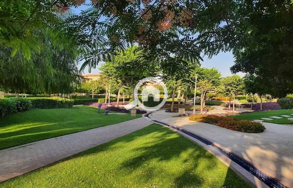 4 5669b6a9-36b5-4493-94f2-81fe108695f2. jpg