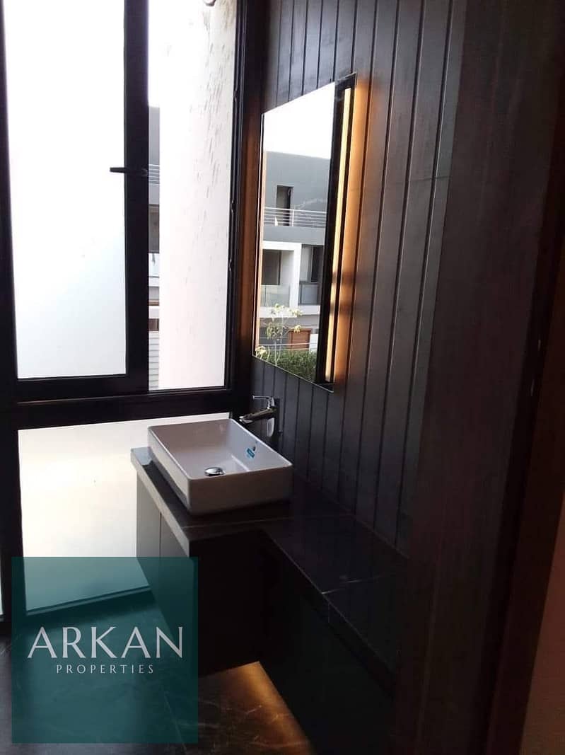 5 5c83942a-9e99-493e-97ec-a555428a66a9. jpg