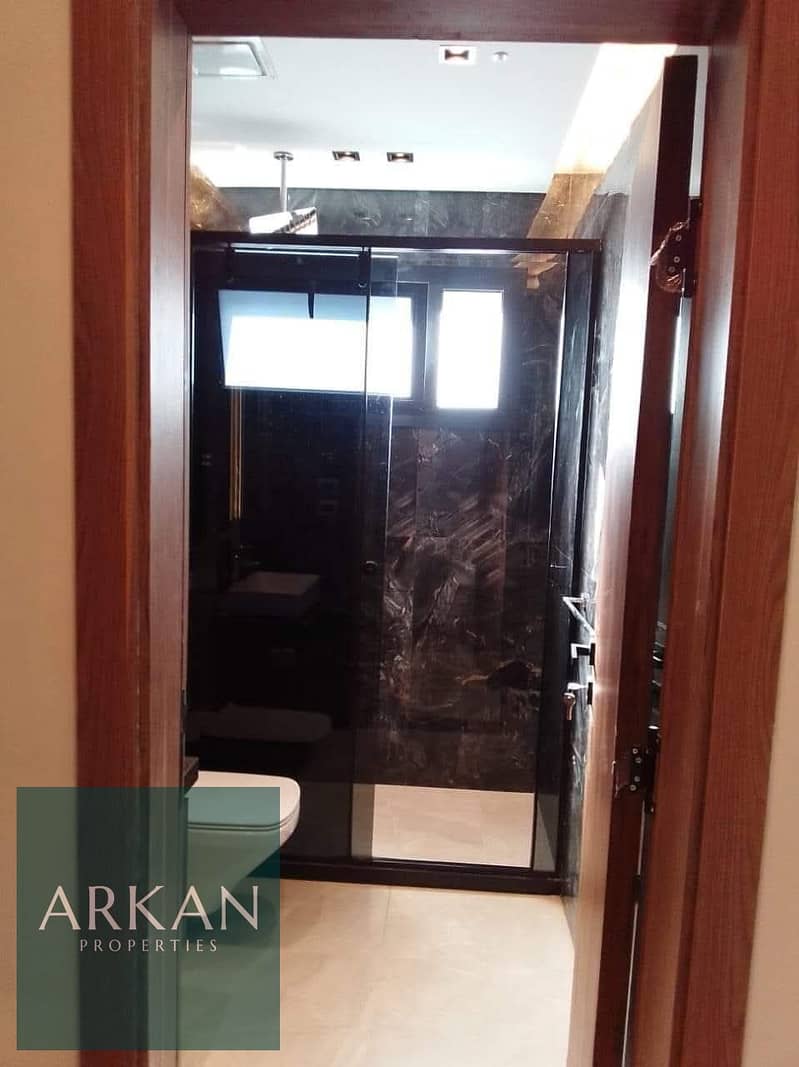 10 78cd7ac8-cab6-4935-bfb4-ebe294314dd3. jpg