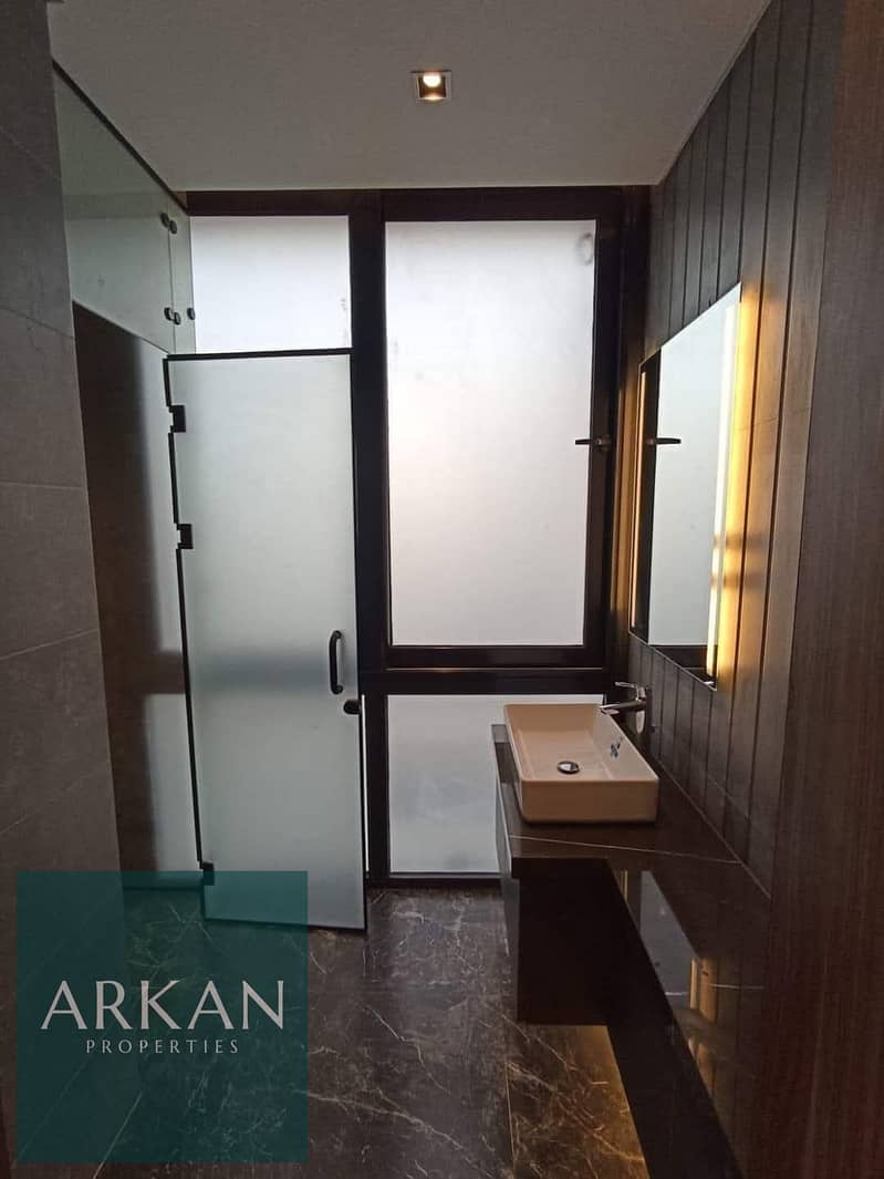 12 38178eda-5bed-43d9-b03c-d025ced687e5. jpg