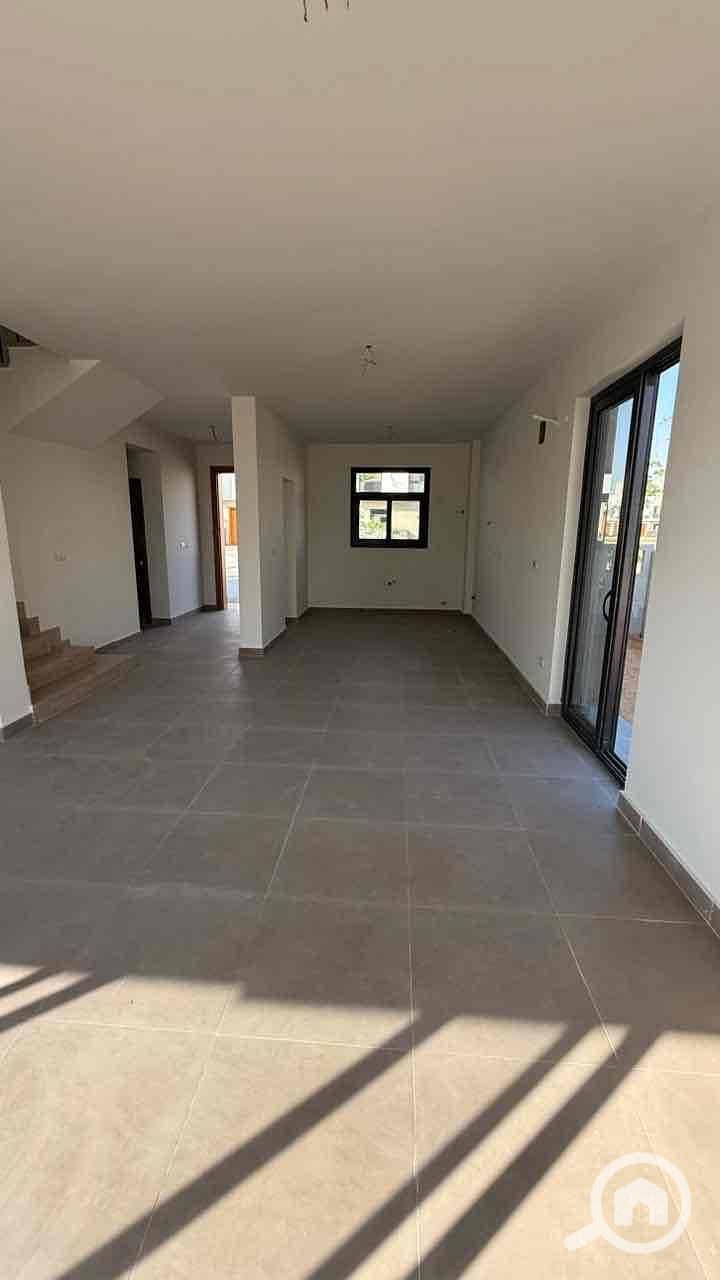 4 b1b1a4fd-881b-4c0a-86e9-f93d7953ca42. jpg