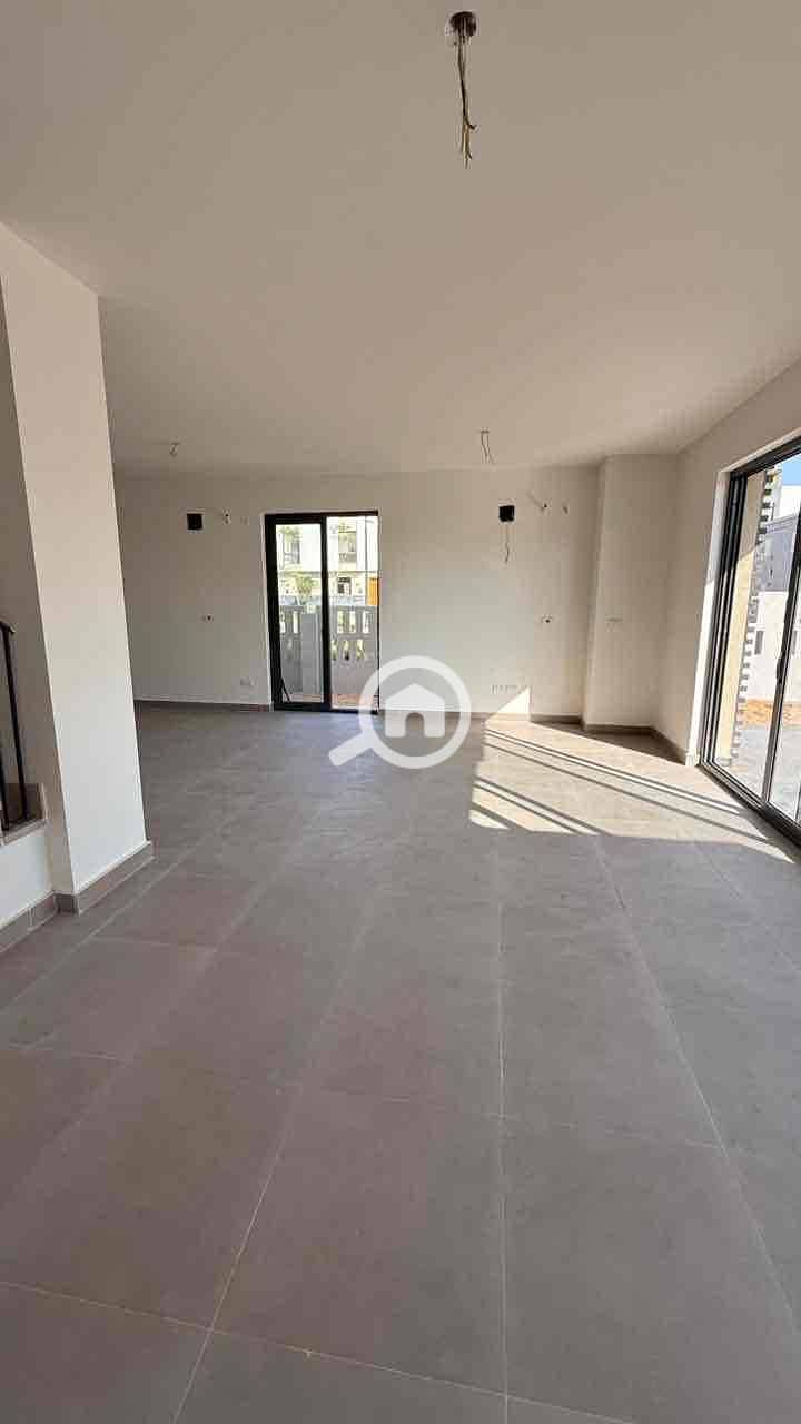 5 5e5ad5b2-3d0c-4d81-9954-d8b7d30ab4ed. jpg