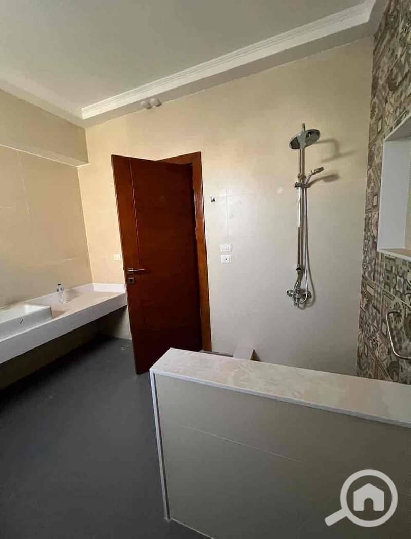 8 c004b34c-1ec0-4479-8f3f-e533bfcd20e7. jpg