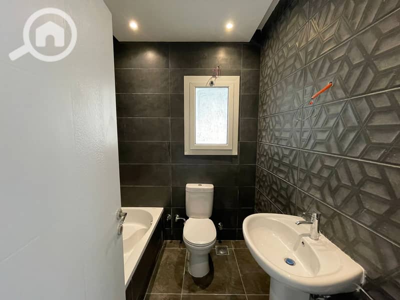 6 3d8a4bde-4302-4d3c-b5a1-f0ee9de16325. jpg