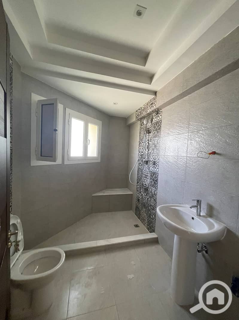 8 4c77d011-ce6a-4f8b-aec9-001c9ab5f33d. jpg