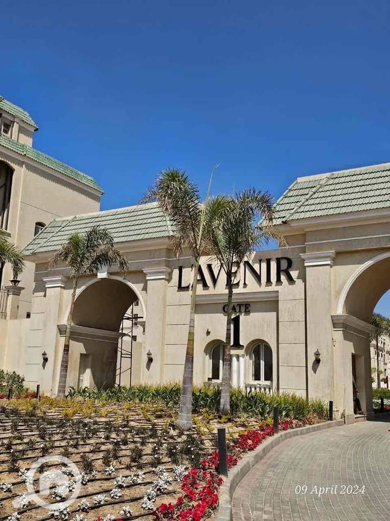 2 0f405c90-82c1-4945-8f94-9e35d8b9c9c8. jpg