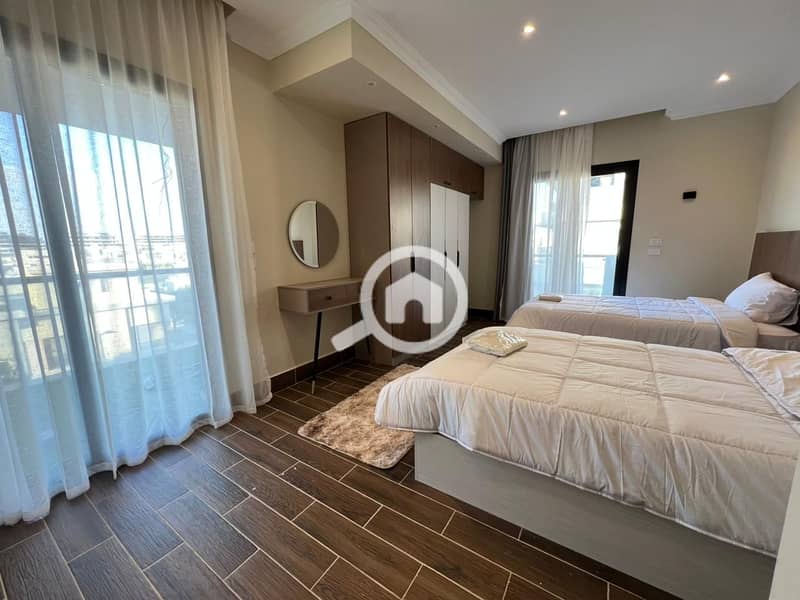 10 e327e121-bc48-4428-ad1c-629702369396. jpg