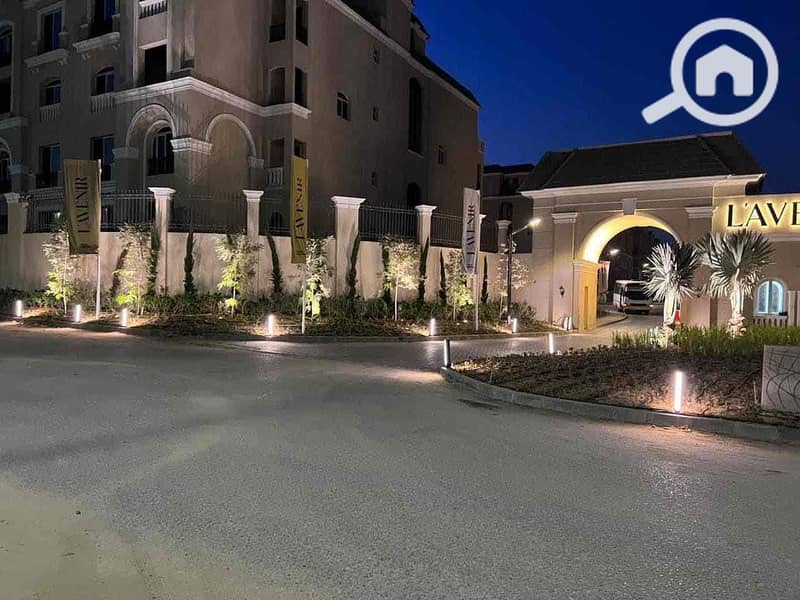 4 d97db93a-816c-4910-b093-09c4617a60f0. jpg