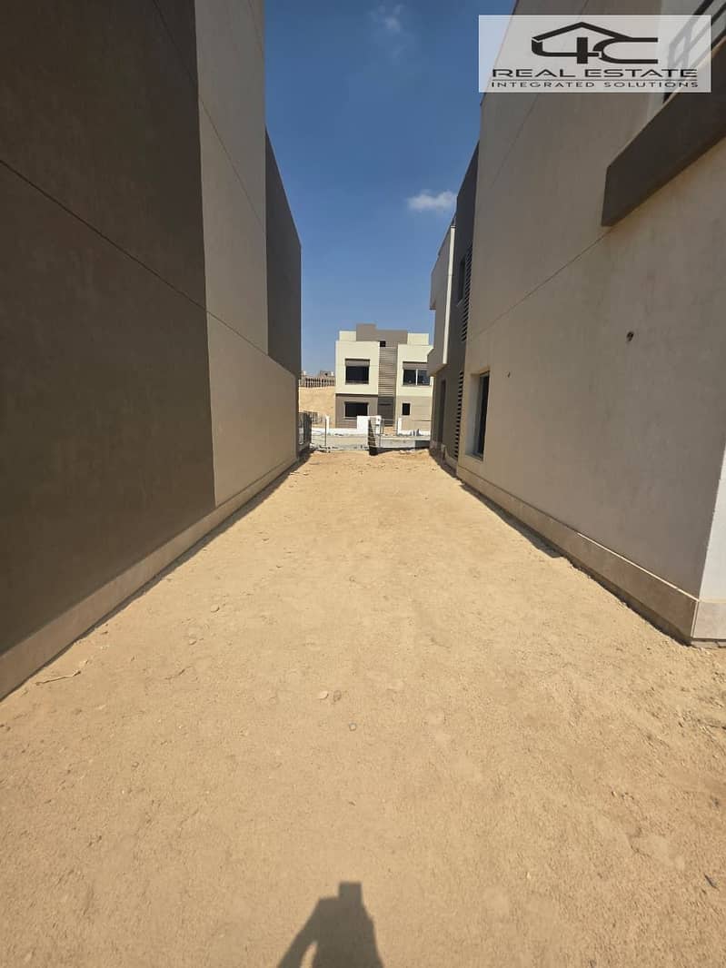 8 WhatsApp Image 2025-10-22 at 6.32. 49 PM. jpeg