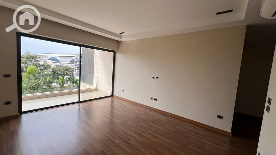 4 1deddc22-8f51-4a1e-bd60-df698c9ca753. jpg