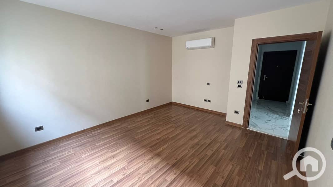 6 6af7ea86-e8a8-4b45-8ef5-164de3051315. jpg