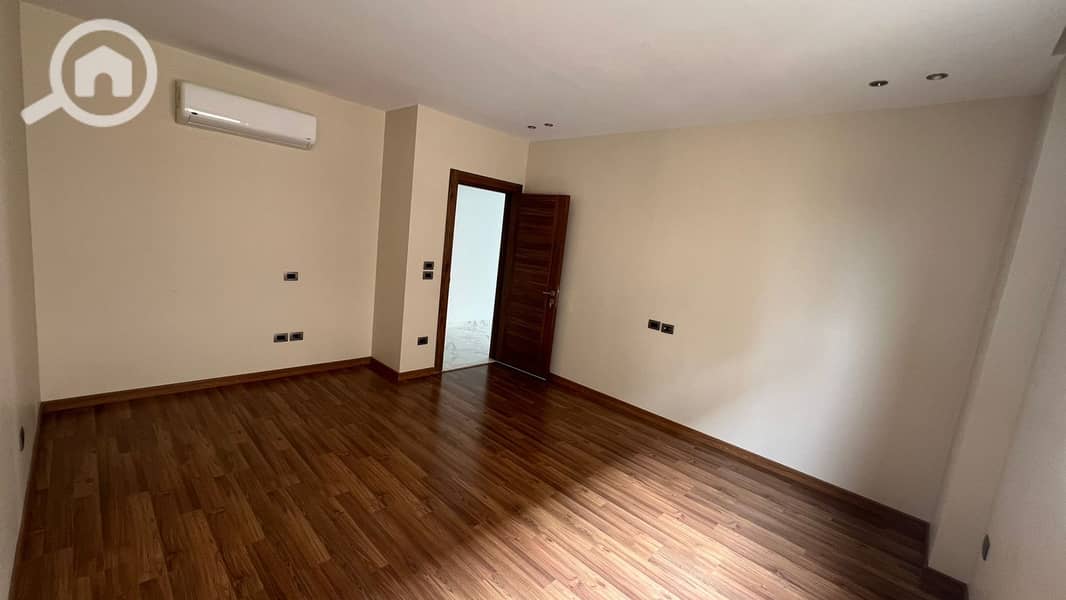 9 7b623e21-157e-4599-8f60-2f550b25b38d. jpg