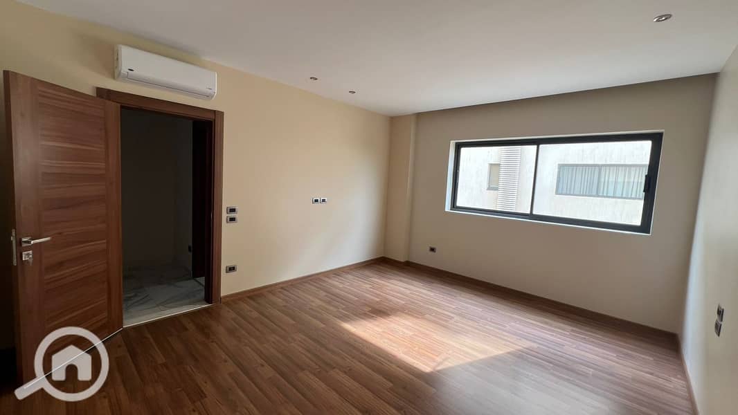 15 482339ee-7fad-4b3c-a70e-42fa9a5dd33e. jpg