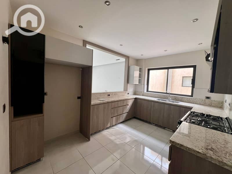 17 3bf93e4a-7f4b-4ea1-b82e-ffc113bf56d2. jpg