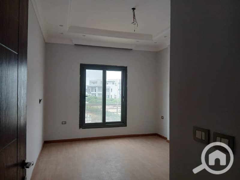 10 e331a301-f5dd-4e22-91aa-3df36209c675. jpg