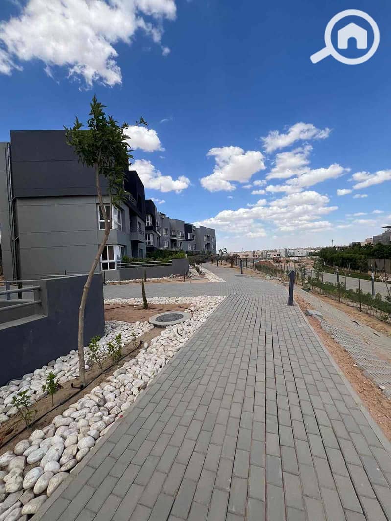 5 29b93c19-0b6b-43f8-9abc-a33d232b2f1e. jpg