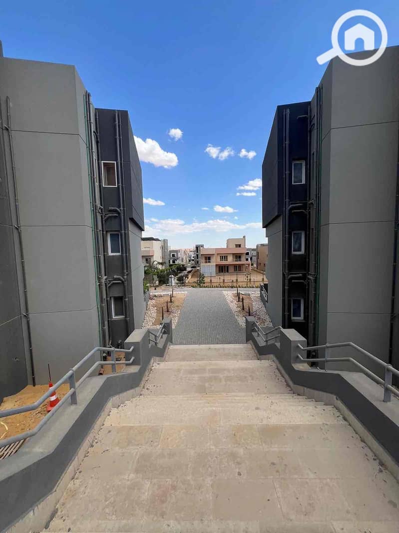 8 d5677e9e-85af-4c1c-a3de-372a05f47059. jpg