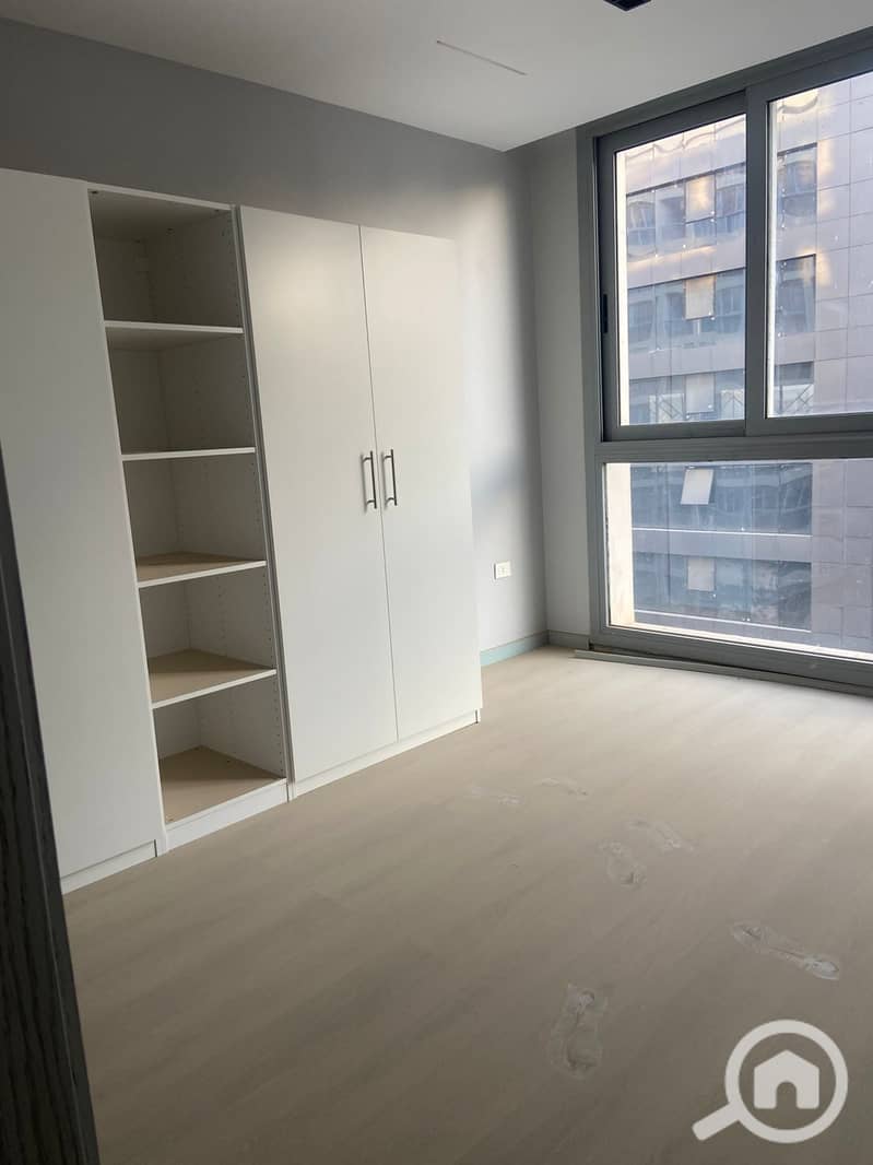 2 113m 4,100,000 . jpg