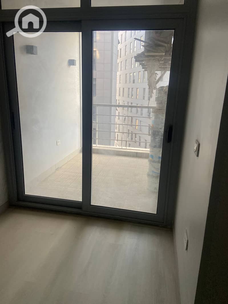 5 113m 4,100,000 . jpg