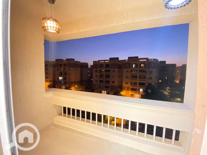 13 db9ebeb9-0228-45f7-85df-9dc09de1fd1d. jpeg