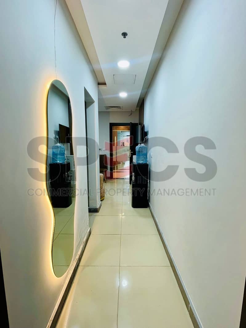 4 4c08ccc5-36f7-4340-b5bb-f9a7c4ead42a. jpg