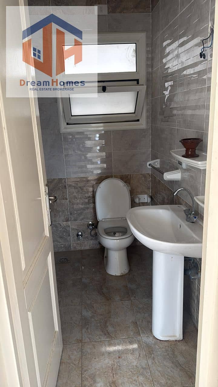 12 cef48ed9-7a9e-447a-8b7f-b93393ffff7e. jpg