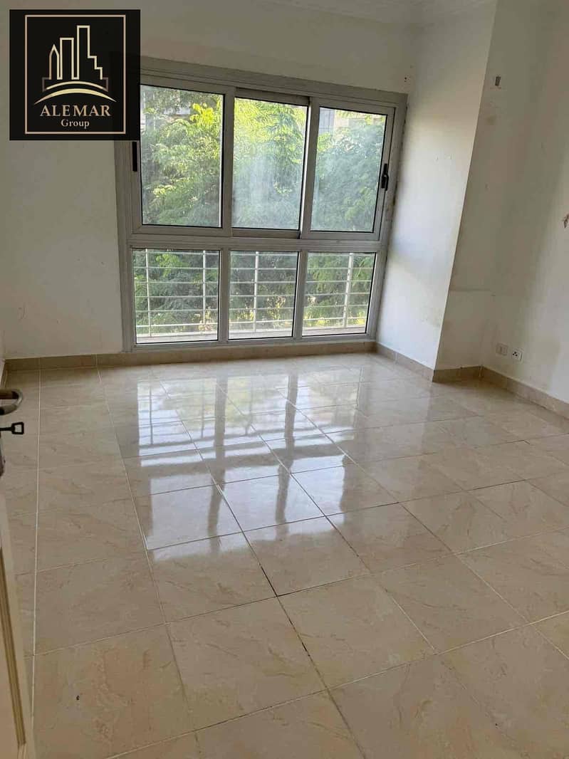 5 1e130739-3b82-4bed-aff8-a28e388b7ec5. jpg