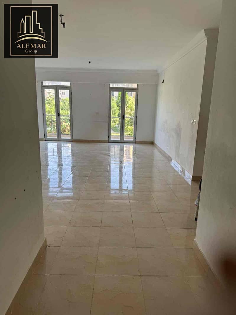 16 378067f3-a937-40cd-9a25-e0d26768d3fd. jpg