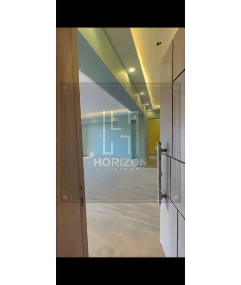 7 695b1eb3-415e-4f1b-a693-a455281e5bd7. jpg