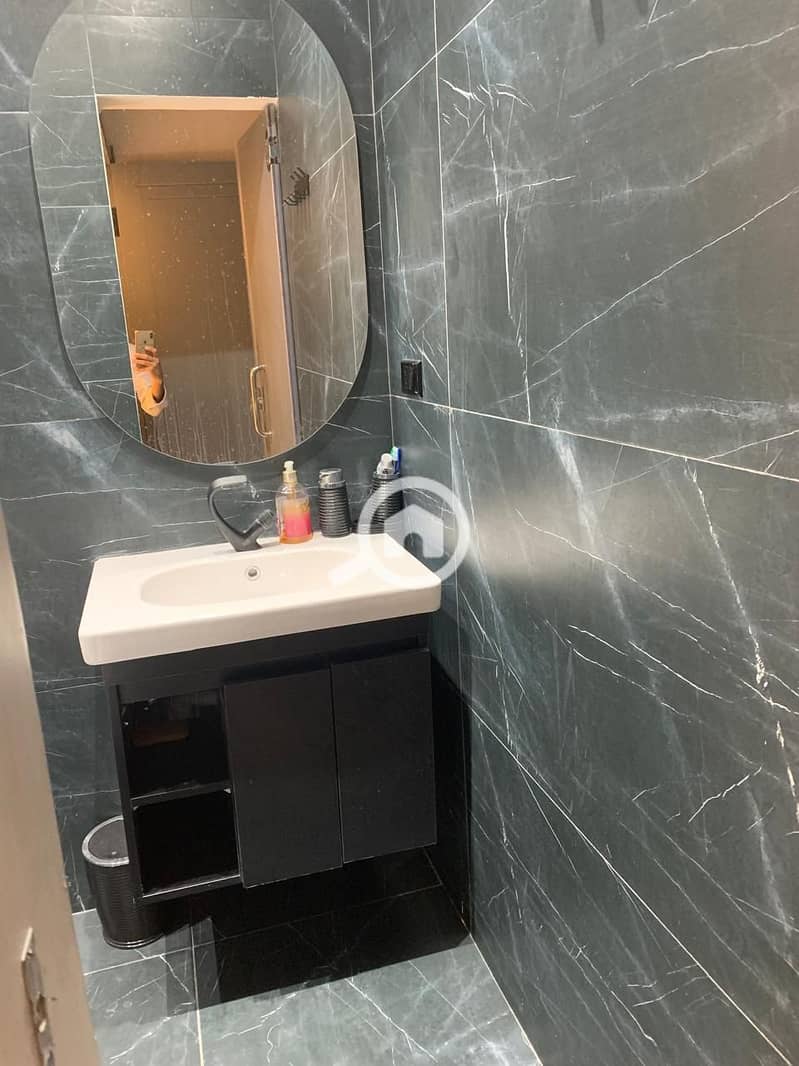 12 f22e3108-fe5c-450b-a42c-7039a3c18441. jpg