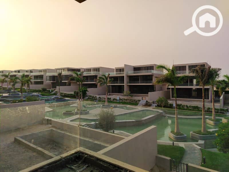 10 b0789d54-8635-4b28-8199-aea152cddda7. jpg