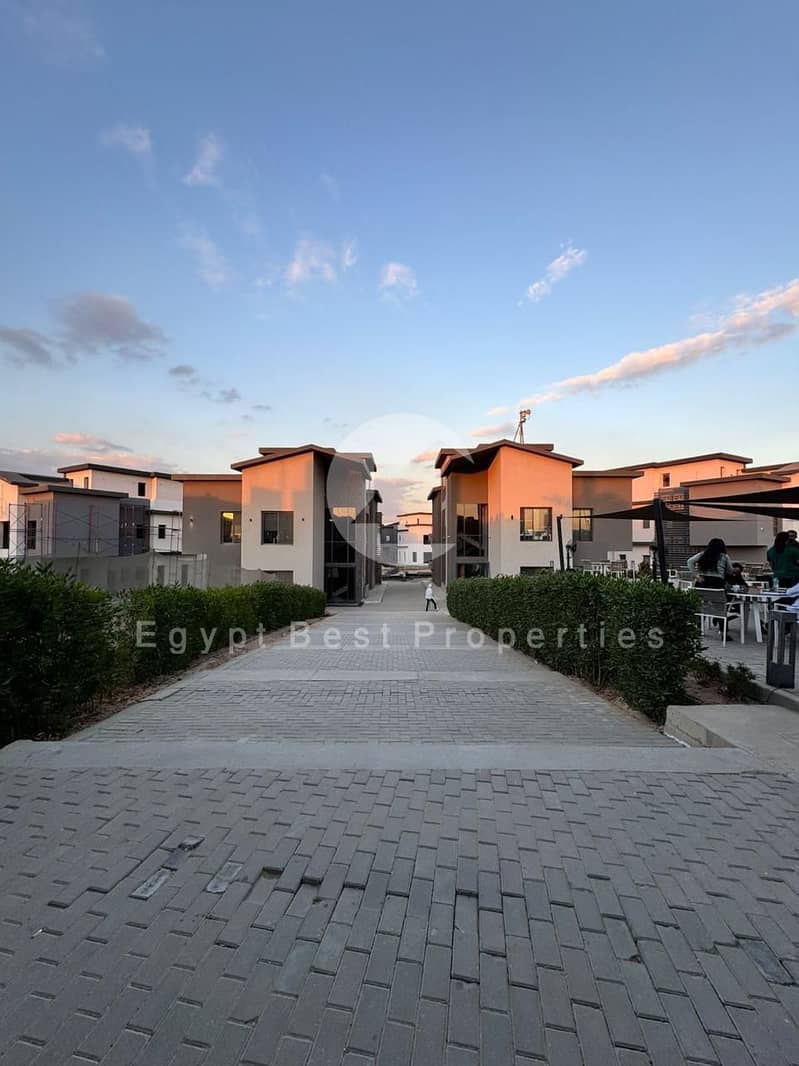 4 01858cff-ed7d-49b9-a506-53c28a5ca533. jpeg