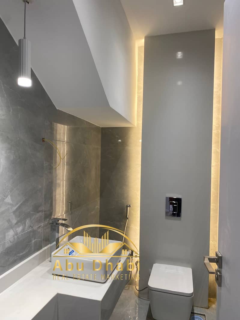 12 c8efe029-3d7f-4397-b229-e294384af521. jpg