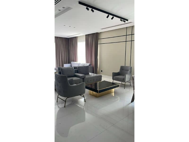 6 5bec2405-2dea-4607-9ab4-7934080f58be. jpg